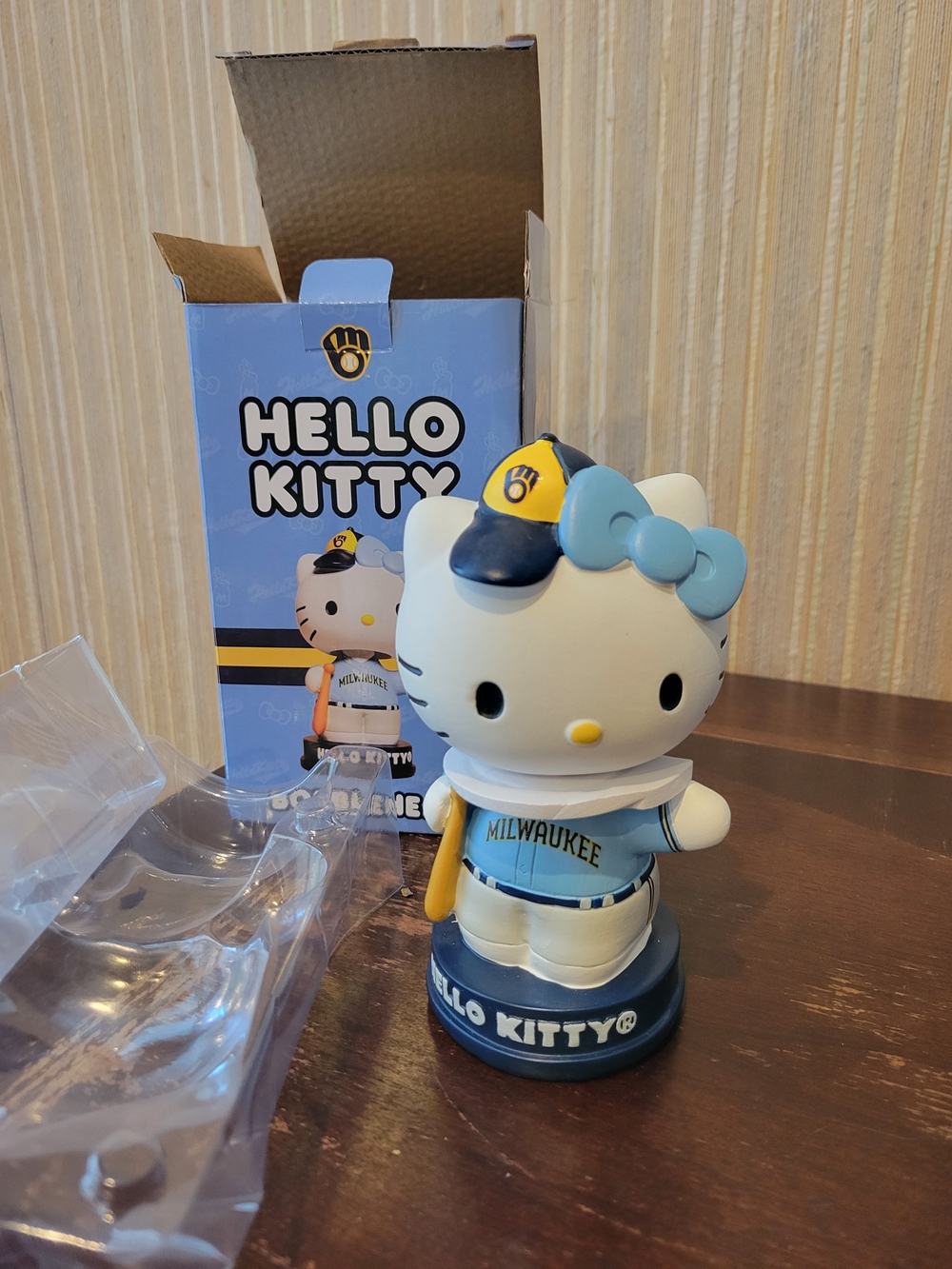 Hello Kitty SGA MLB Milwaukee Brewers Hello Kitty Bobblehead Limited Edition NWT